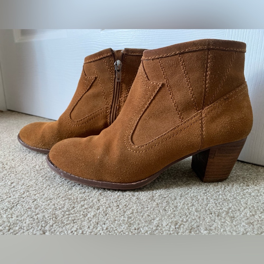 Dolce Vita Suede Waxed Heel Booties size 7.5.